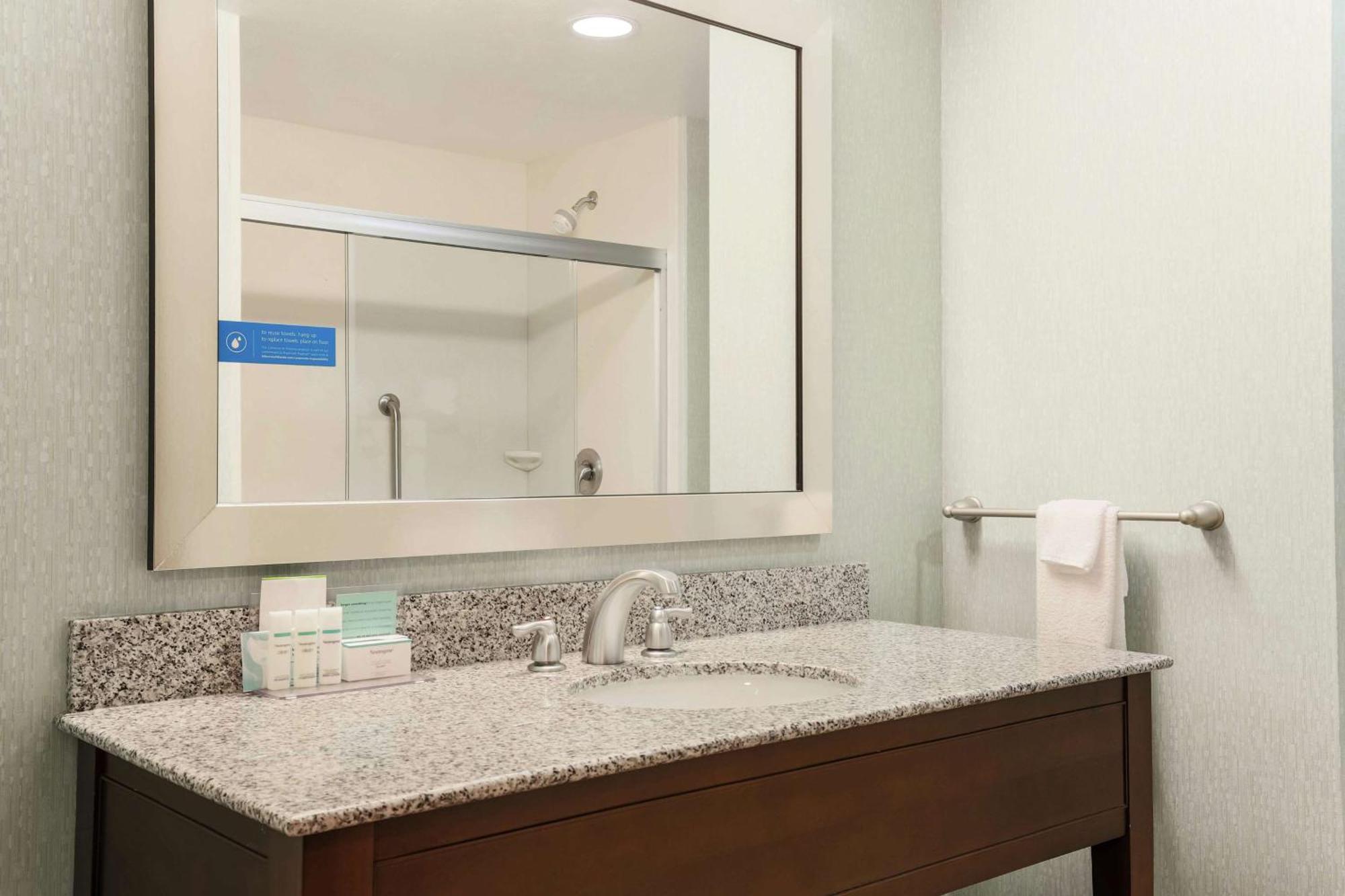 Hampton Inn & Suites Wheeling - The Highlands Triadelphia Extérieur photo