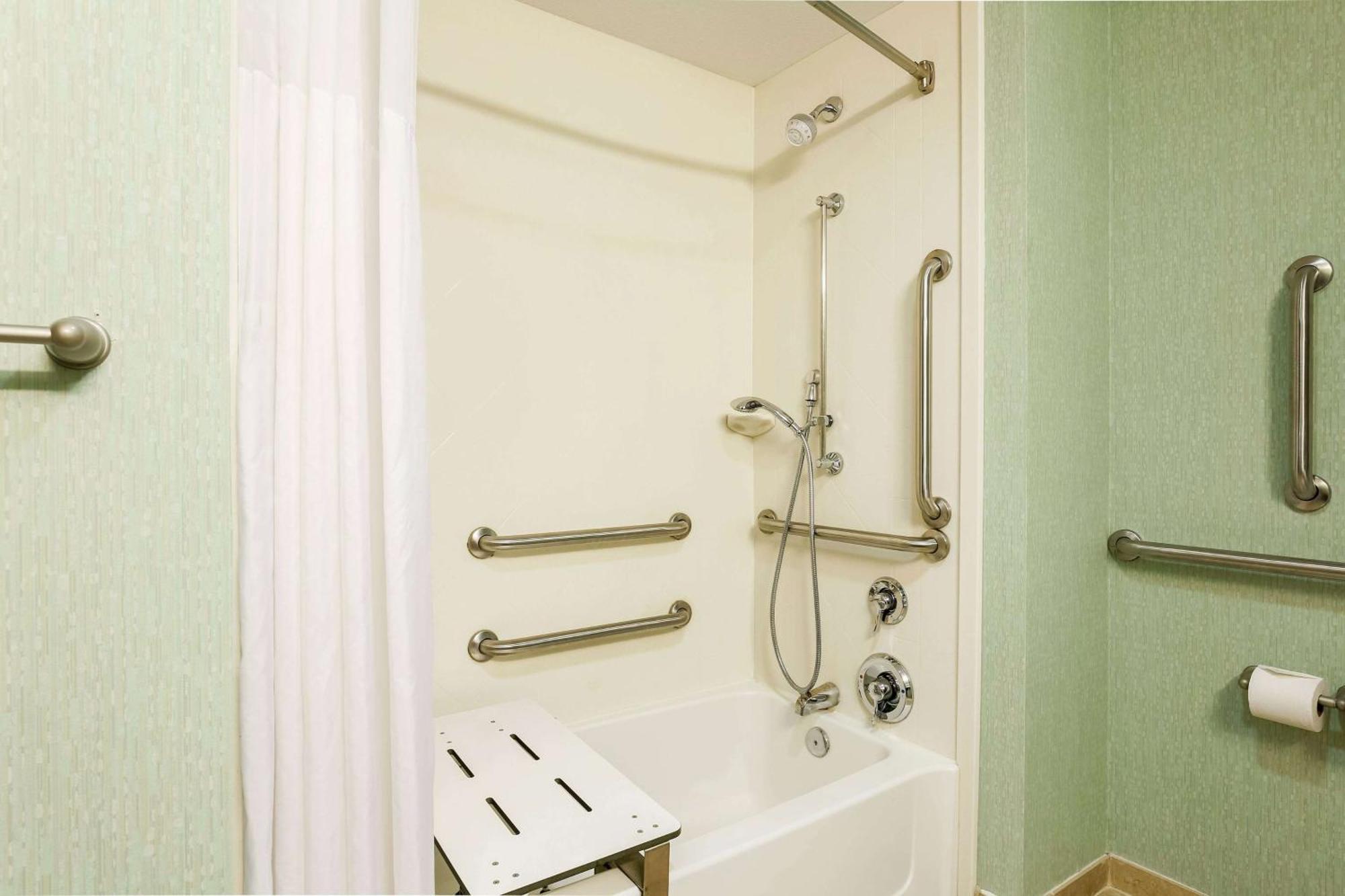 Hampton Inn & Suites Wheeling - The Highlands Triadelphia Extérieur photo