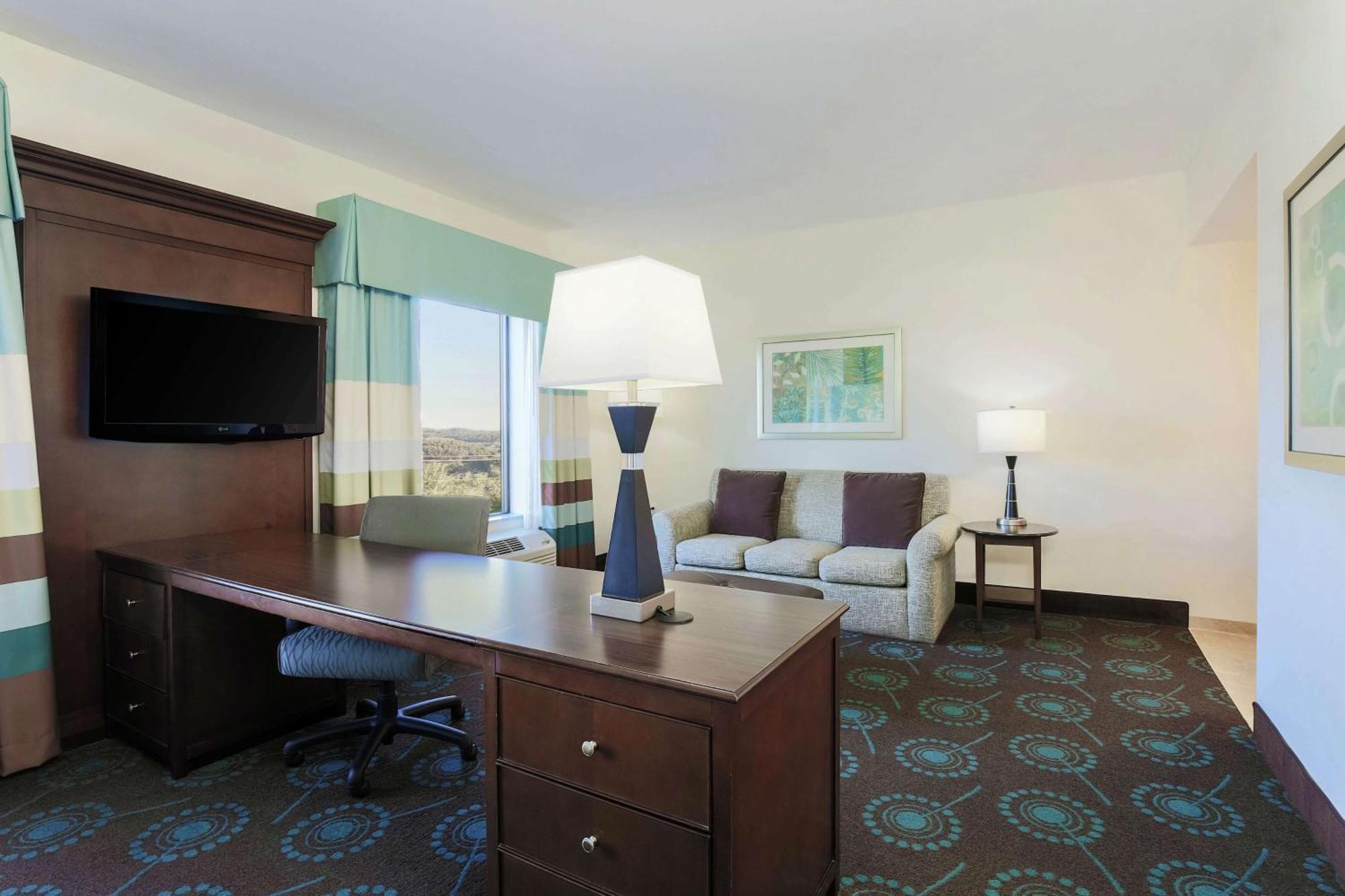 Hampton Inn & Suites Wheeling - The Highlands Triadelphia Extérieur photo