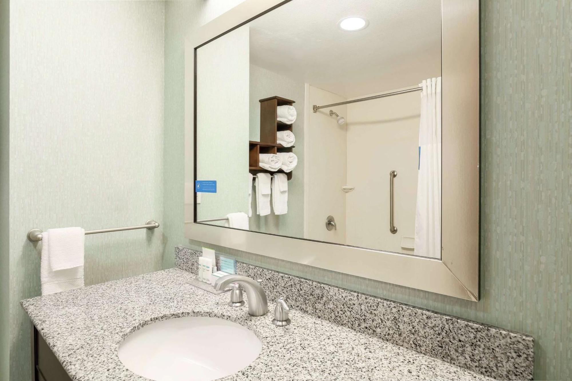 Hampton Inn & Suites Wheeling - The Highlands Triadelphia Extérieur photo