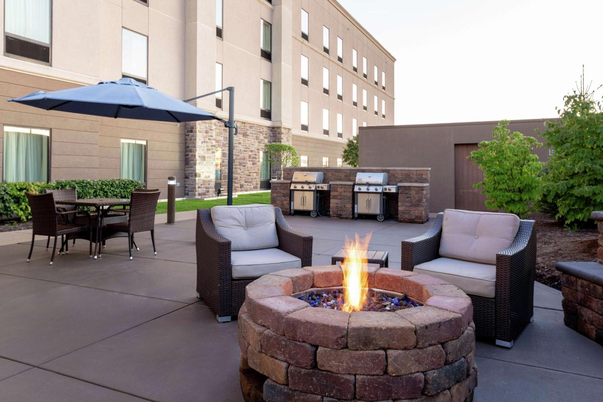 Hampton Inn & Suites Wheeling - The Highlands Triadelphia Extérieur photo